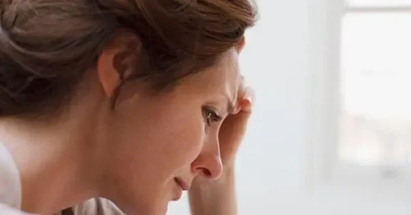 Rối loạn nội tiết tố nữ sau sinh là gì? Hiểu rõ hơn về "cơn bão" hormone sau sinh